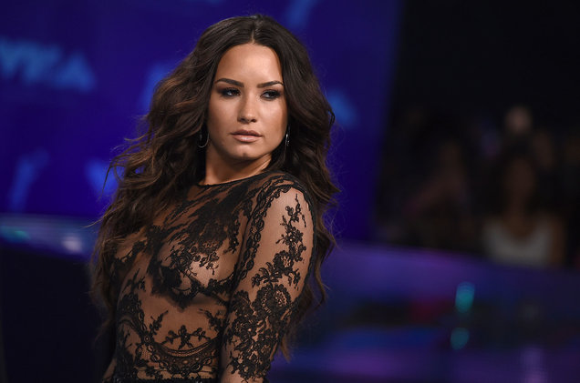 demi lovato celebridades drogas Jordan Strauss